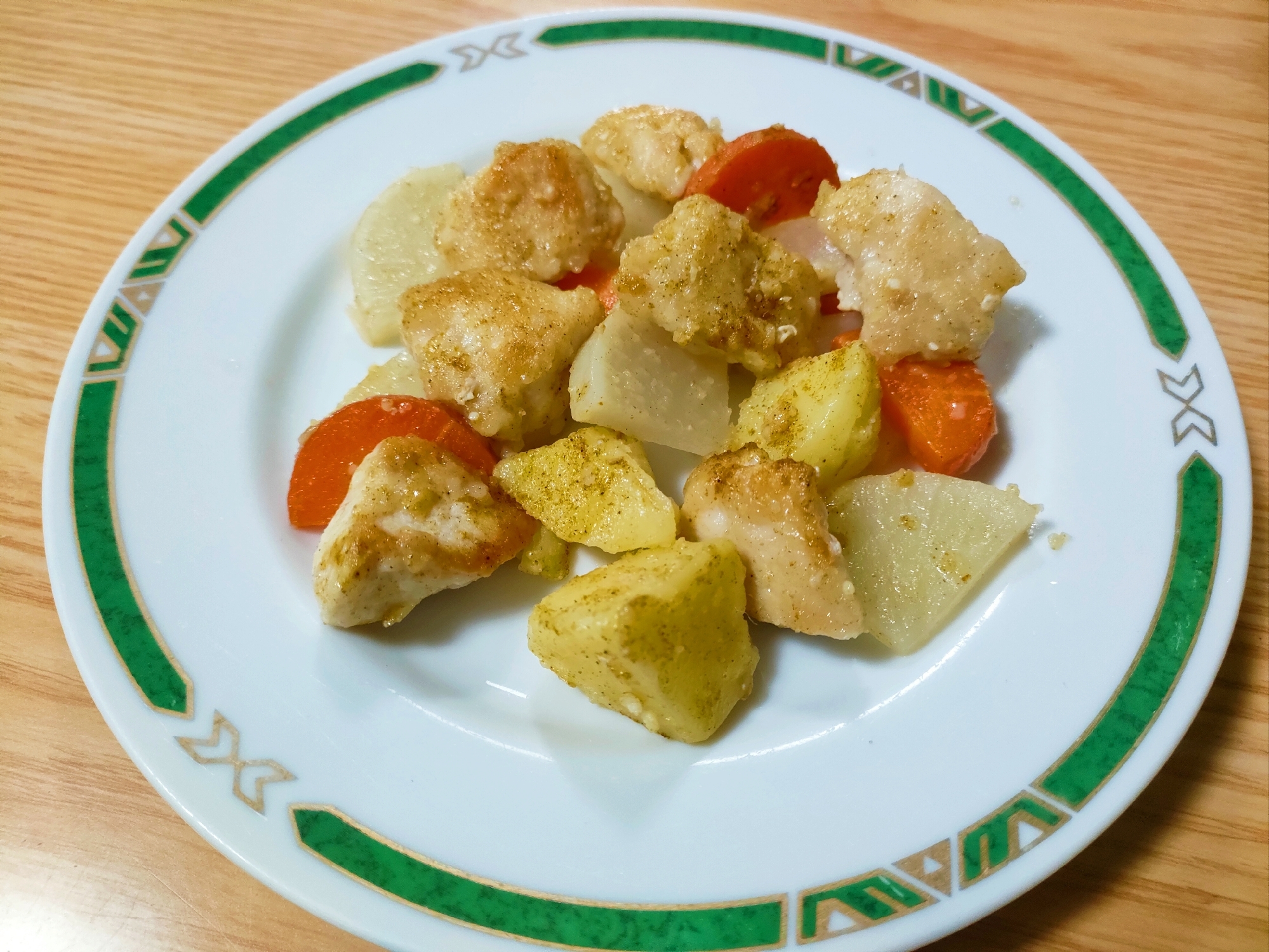 夕食に☆鶏肉と根菜のパルメザンチーズカレー炒め