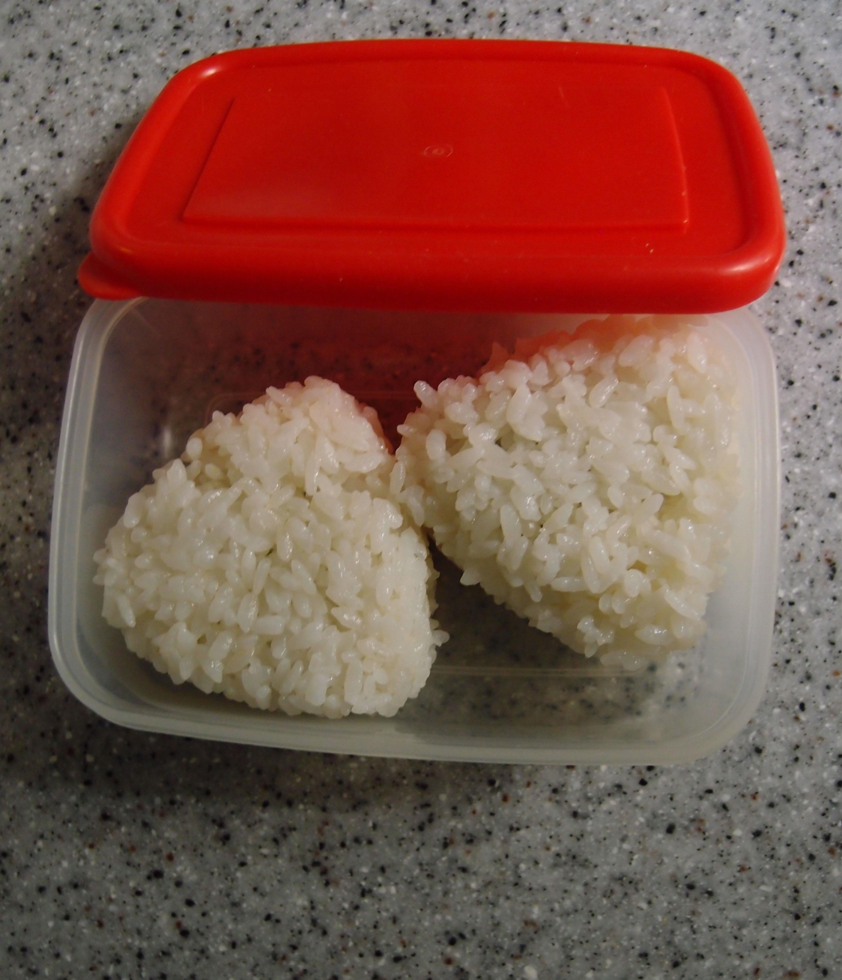 残ったお刺身のおにぎり弁当