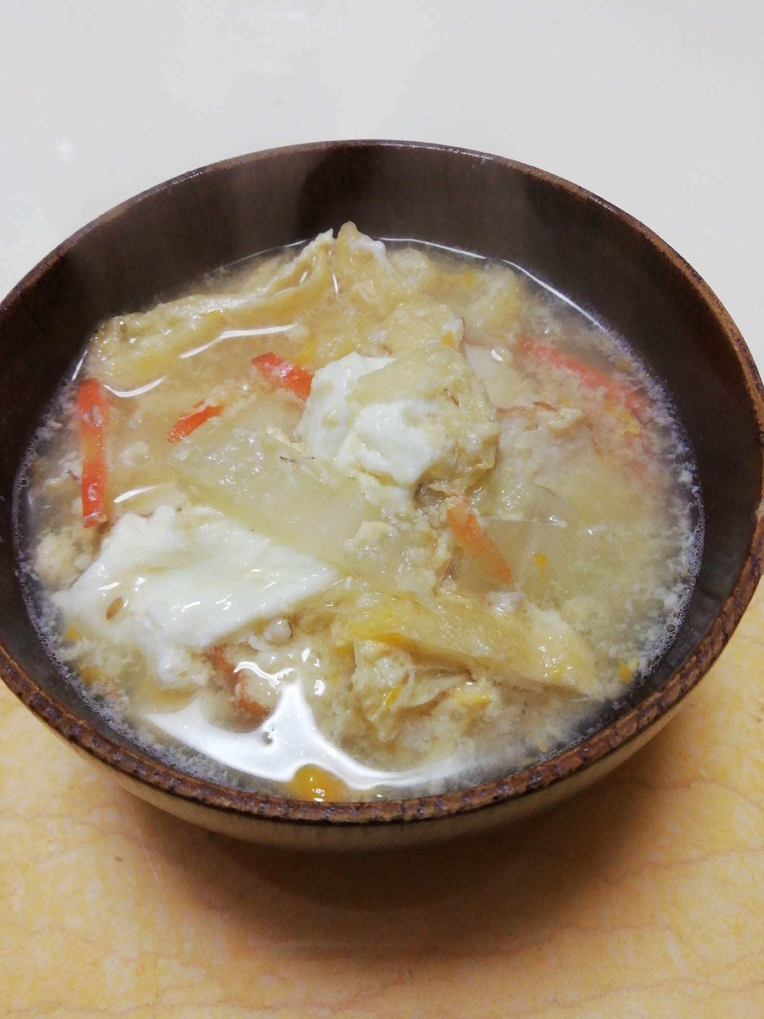 焼き豆腐竹輪と白菜と油揚げの卵とじ味噌汁