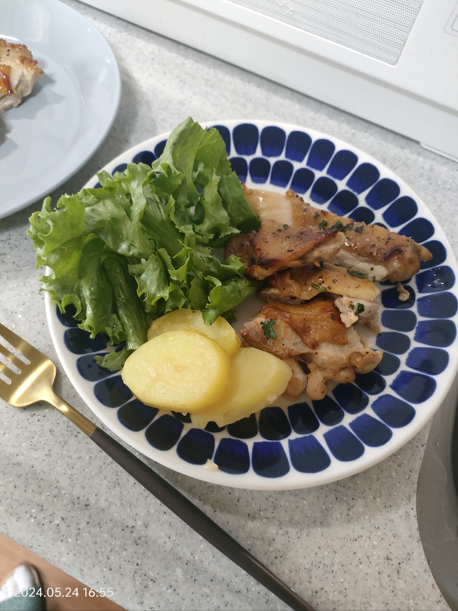 新じゃが芋と鶏もも肉オーブン焼き