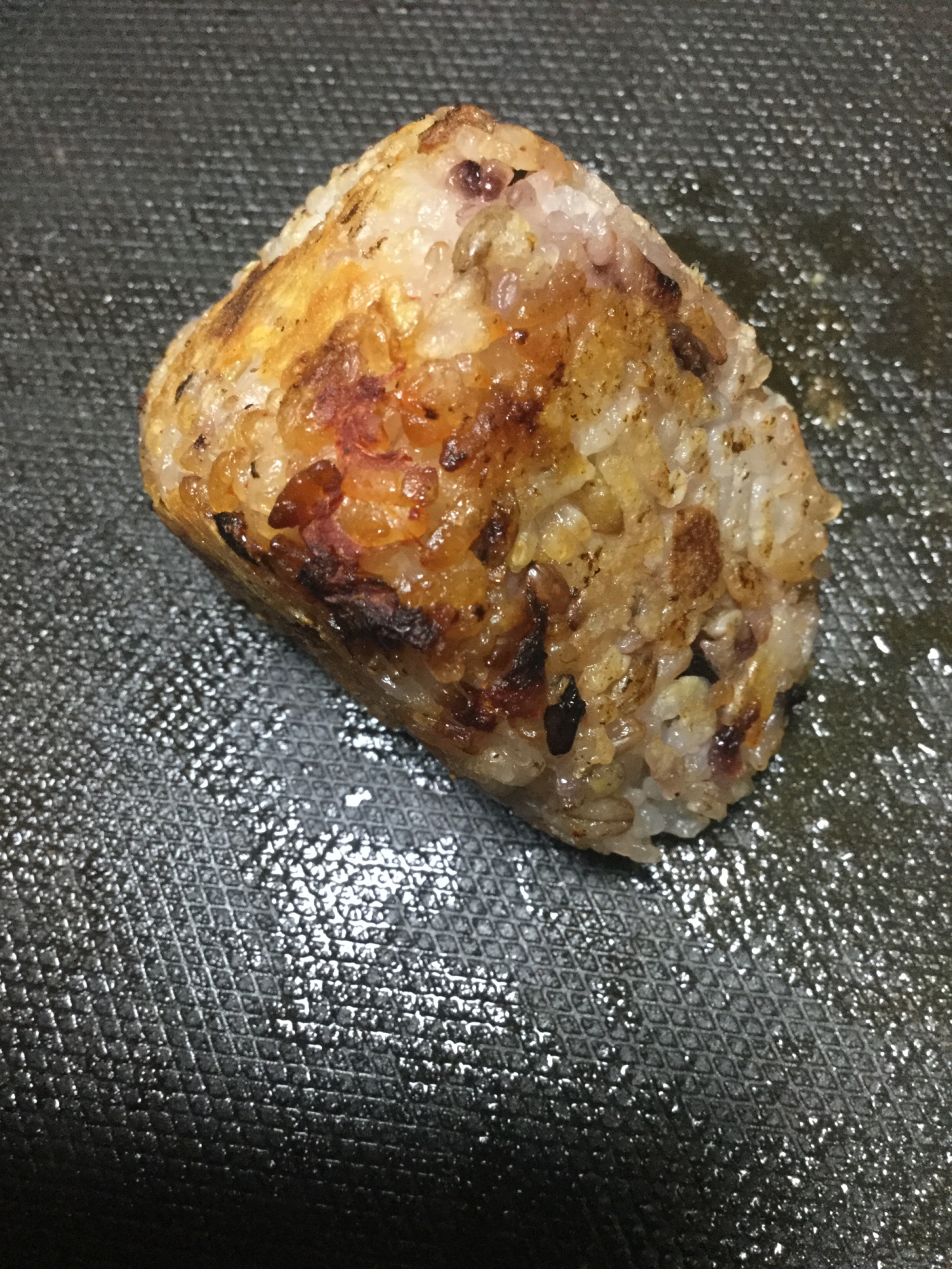 ドライトマトとチーズの焼きおにぎり