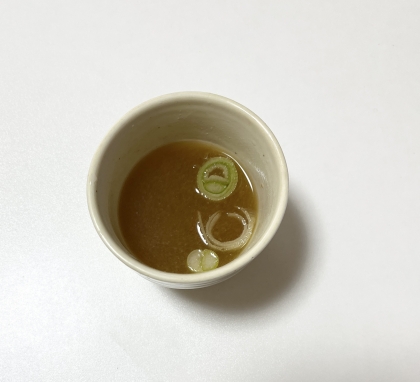なすと長ネギの味噌汁（昆布だし）