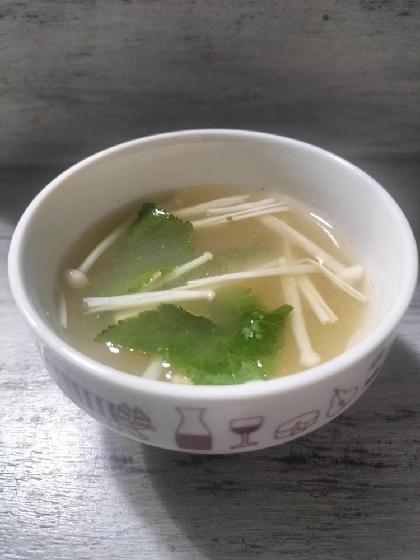 きょうはこちら♬珍しく三つ葉とえのき揃ったので早速お味噌汁にしてみました♡三つ葉いれるとほっこりお上品なお味に✨素敵レシピ感謝❦お花見行けますように❣❣