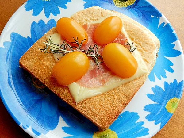 ５分！オリーブ油で❤生ハム＆チーズ＆野菜トースト♪
