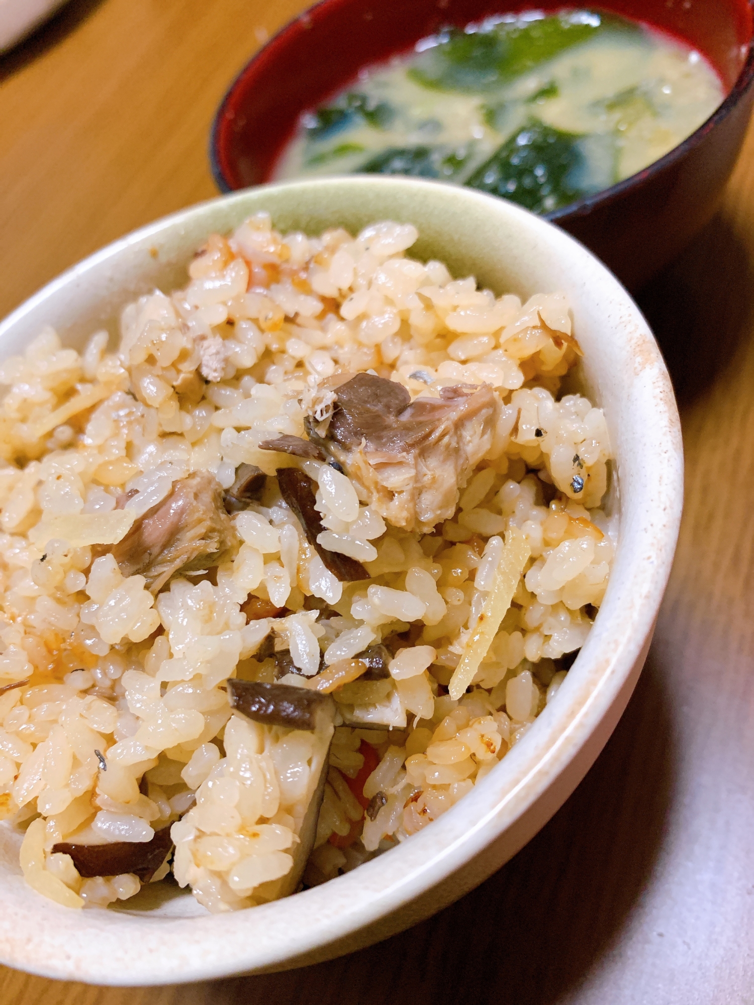 簡単✩鯖缶と生姜の炊き込みご飯