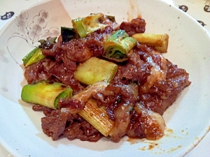 おもちのおかず！牛肉とネギのお餅入り炒め★