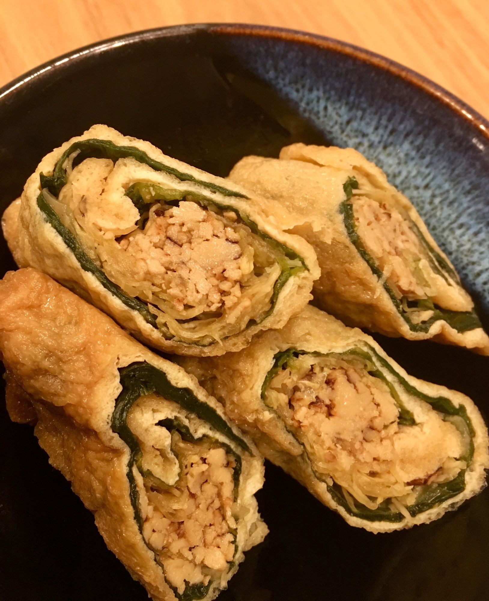 木綿豆腐そぼろ&グリーンリーフの寿司揚げロール煮♪