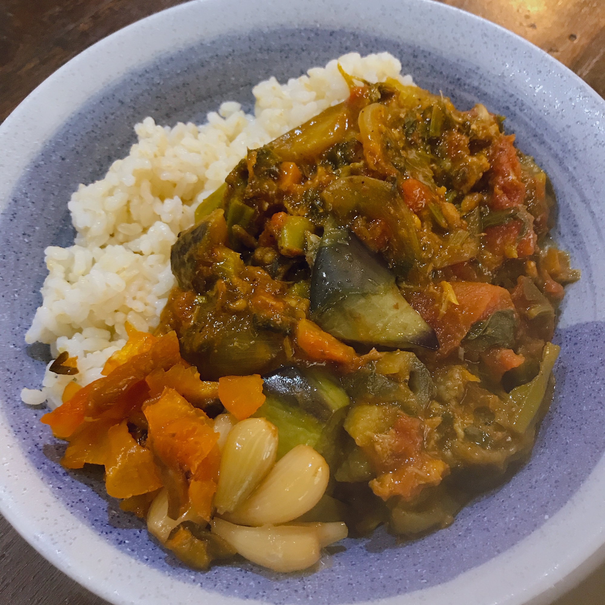 夏野菜たっぷり 鯖缶と市販のルウの無水カレー