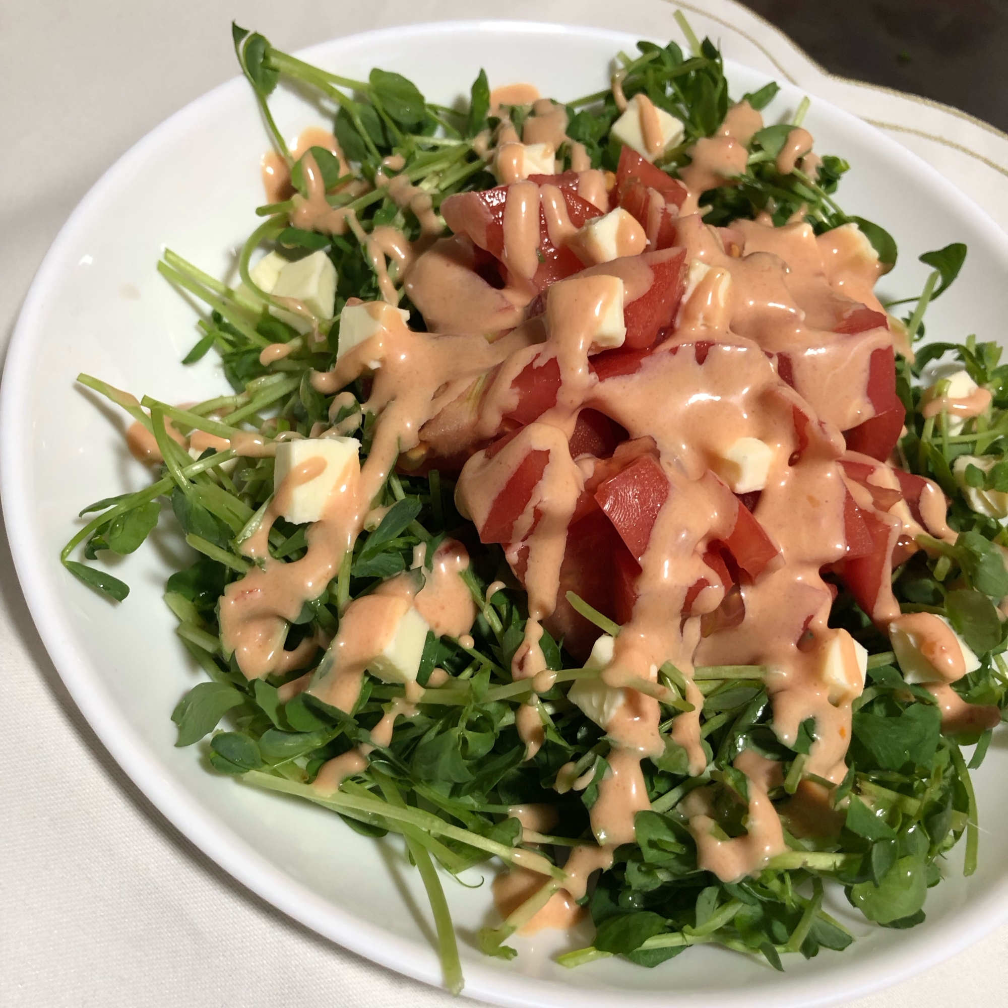 簡単 節約 豆苗とトマトのサラダ♪