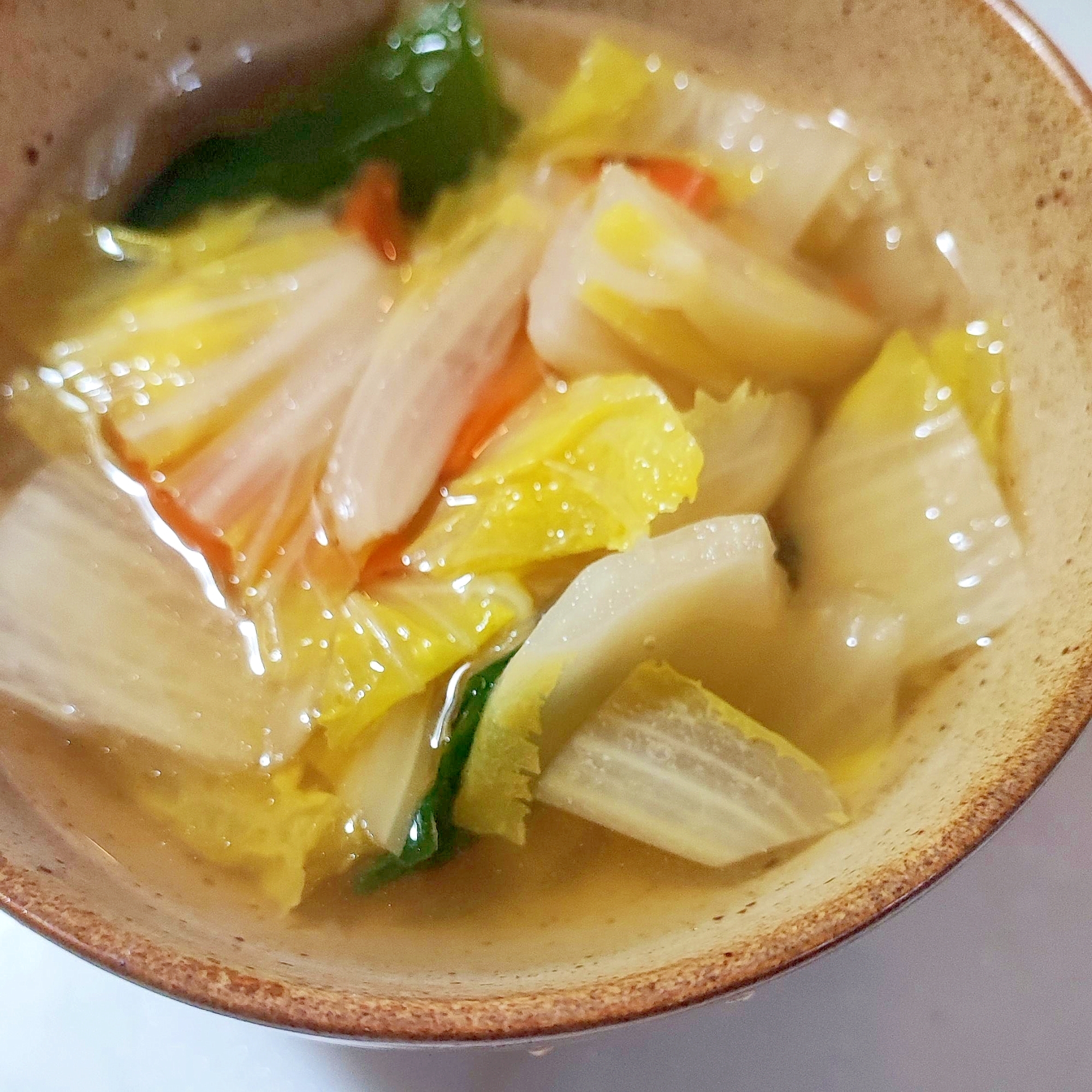 白菜とわかめのコンソメスープ