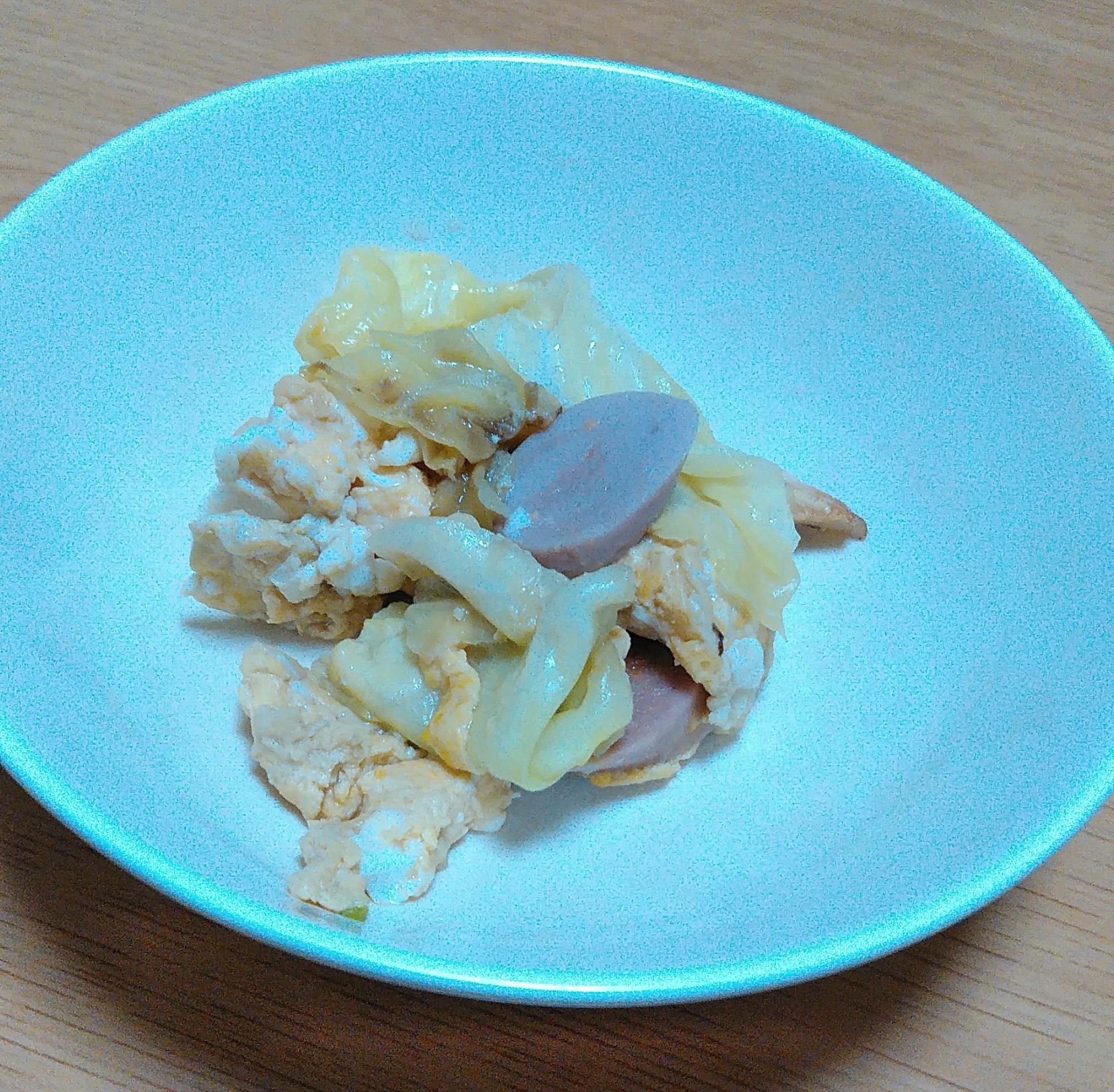 卵とキャベツと魚肉ソーセージ炒め