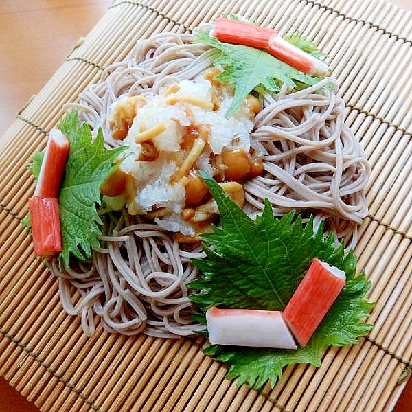 大葉とカニカマで綺麗で美味❤なめこおろし蕎麦♪