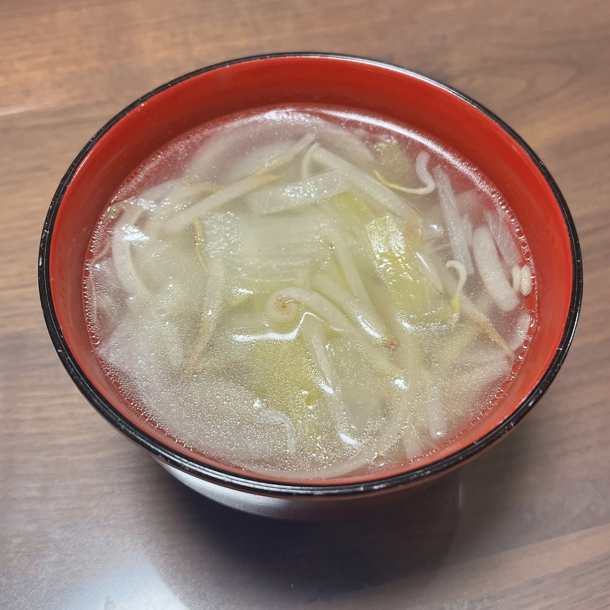 もやしと玉ねぎの中華スープ