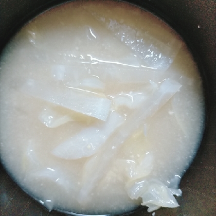 大根とキャベツの味噌汁