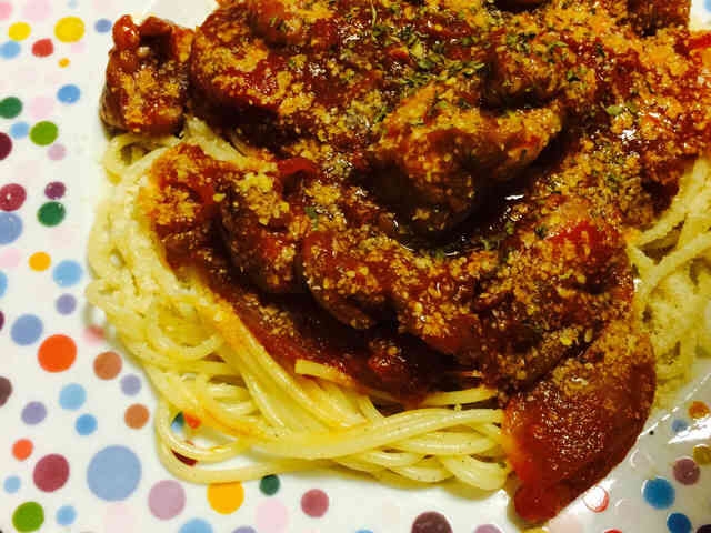 鶏モモ肉♪チキンのトマトワイン煮込みパスタ