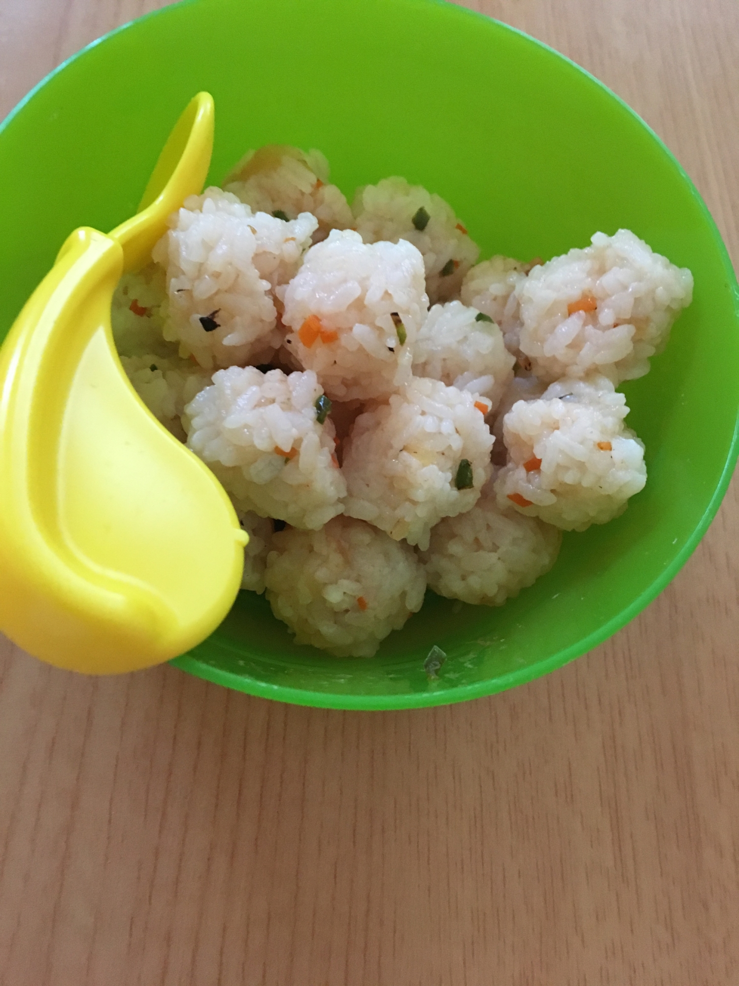 離乳食完了期 魚肉ソーセージと新玉ねぎおにぎり レシピ 作り方 By Xmickyx 楽天レシピ