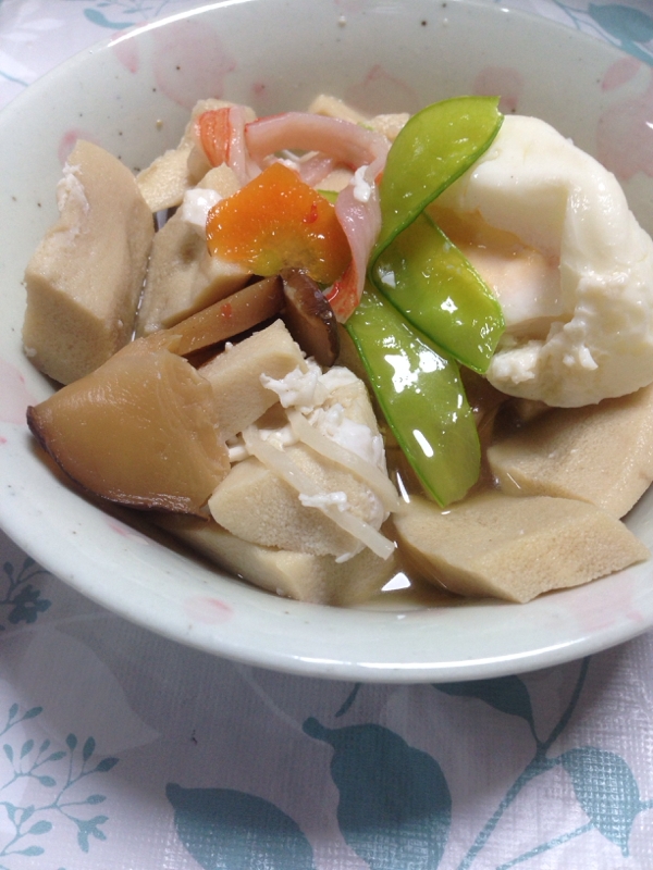 カニカマ入り(*^^*)落とし卵の高野豆腐の煮物