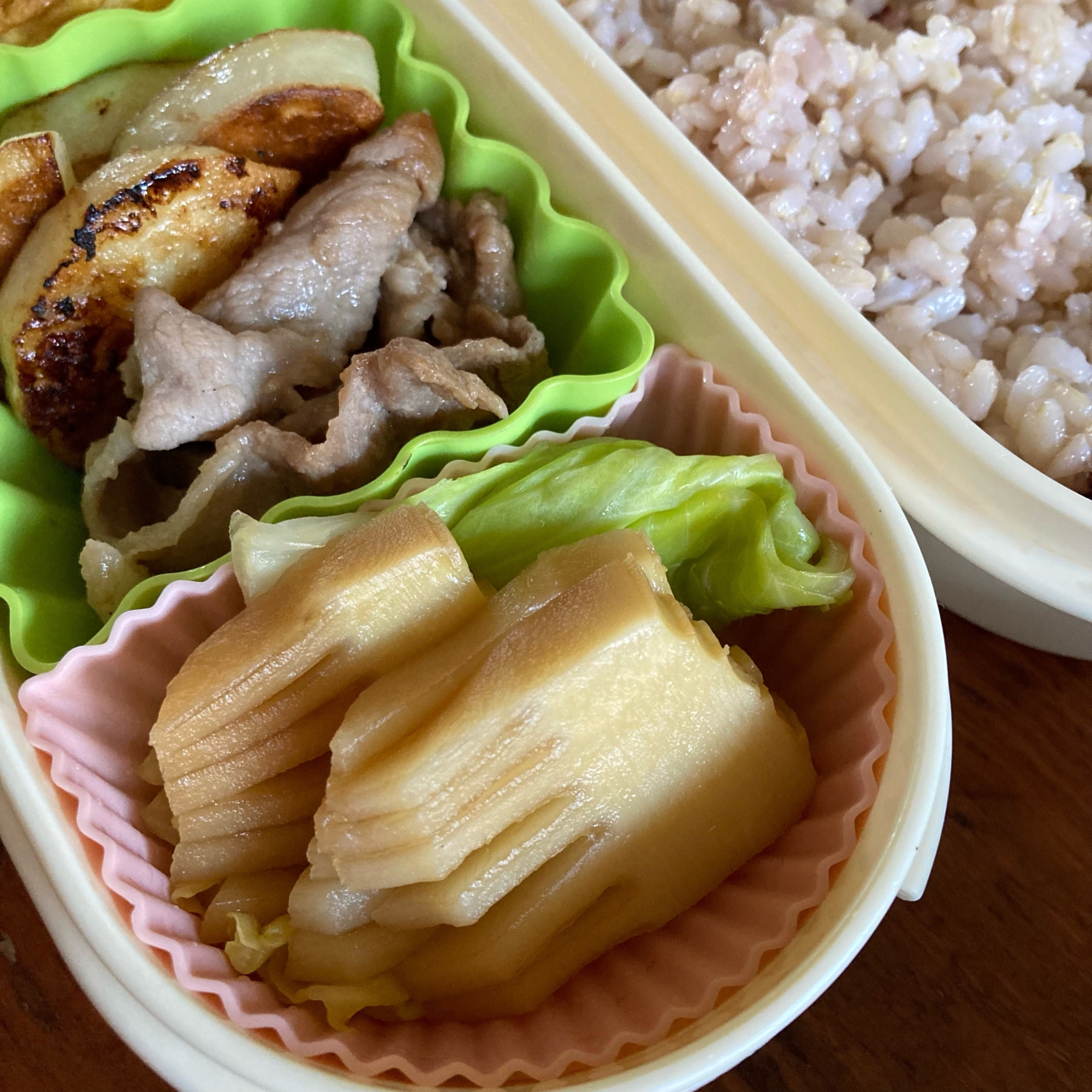 お弁当に《タケノコと春キャベツの煮物》