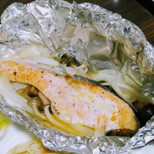 トースターで 鮭と玉ねぎとしめじのホイル焼き レシピ 作り方 By N0nc0r0 楽天レシピ トースターで 鮭と玉ねぎとしめじのホイル焼き レシピ 作り方 By N0nc0r0 楽天レシピ