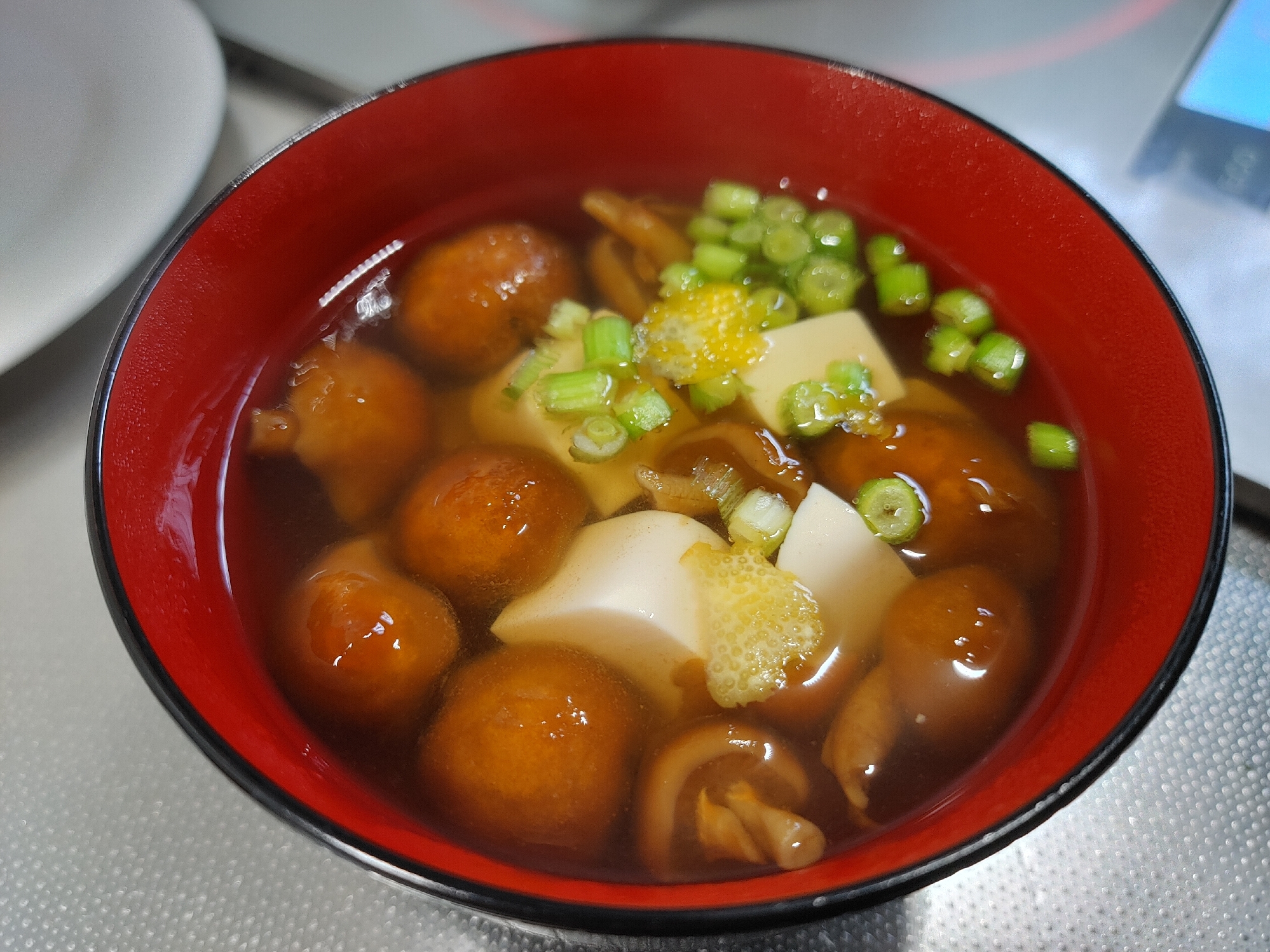 豆腐となめこの麺つゆ汁〜柚子風味