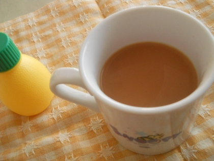 レモンフルバディーのＴＰがなかったのでレモン汁入れた紅茶でミルクティ作ったよ❤
ってか私、いつも喫茶でレモンとミルク一緒に入れて飲んでた～♪コレが旨いんだわ～❤