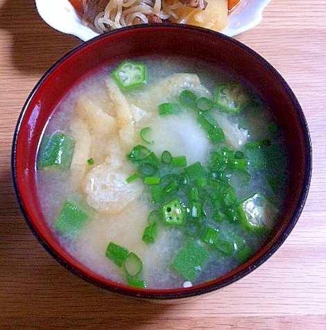 とろみが美味しい♪オクラと里芋の味噌汁☆