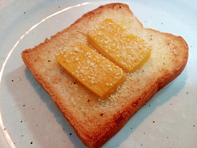 タルタルで　玉子焼きとパルメザンチーズのトースト