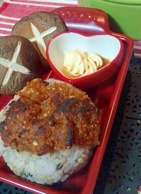 カシューナッツ味噌焼きおにぎり・焼き椎茸添え☆