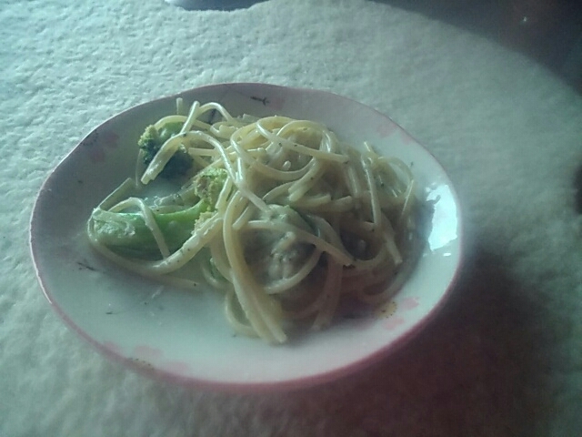 ブロッコリーと乾燥バジルのエメラルドパスタ