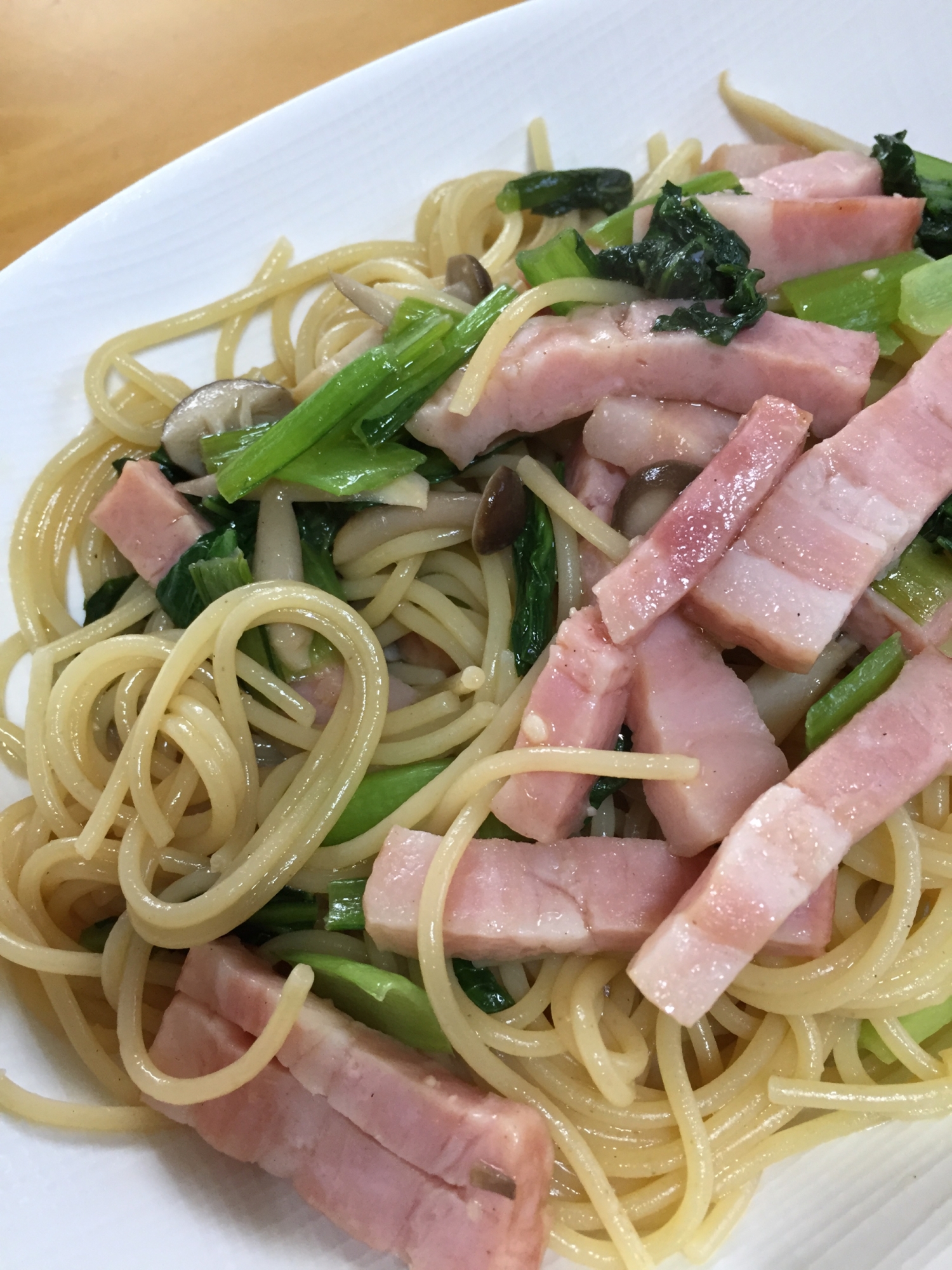 小松菜とベーコンシメジのニンニク醤油パスタ レシピ 作り方 By Piano 楽天レシピ