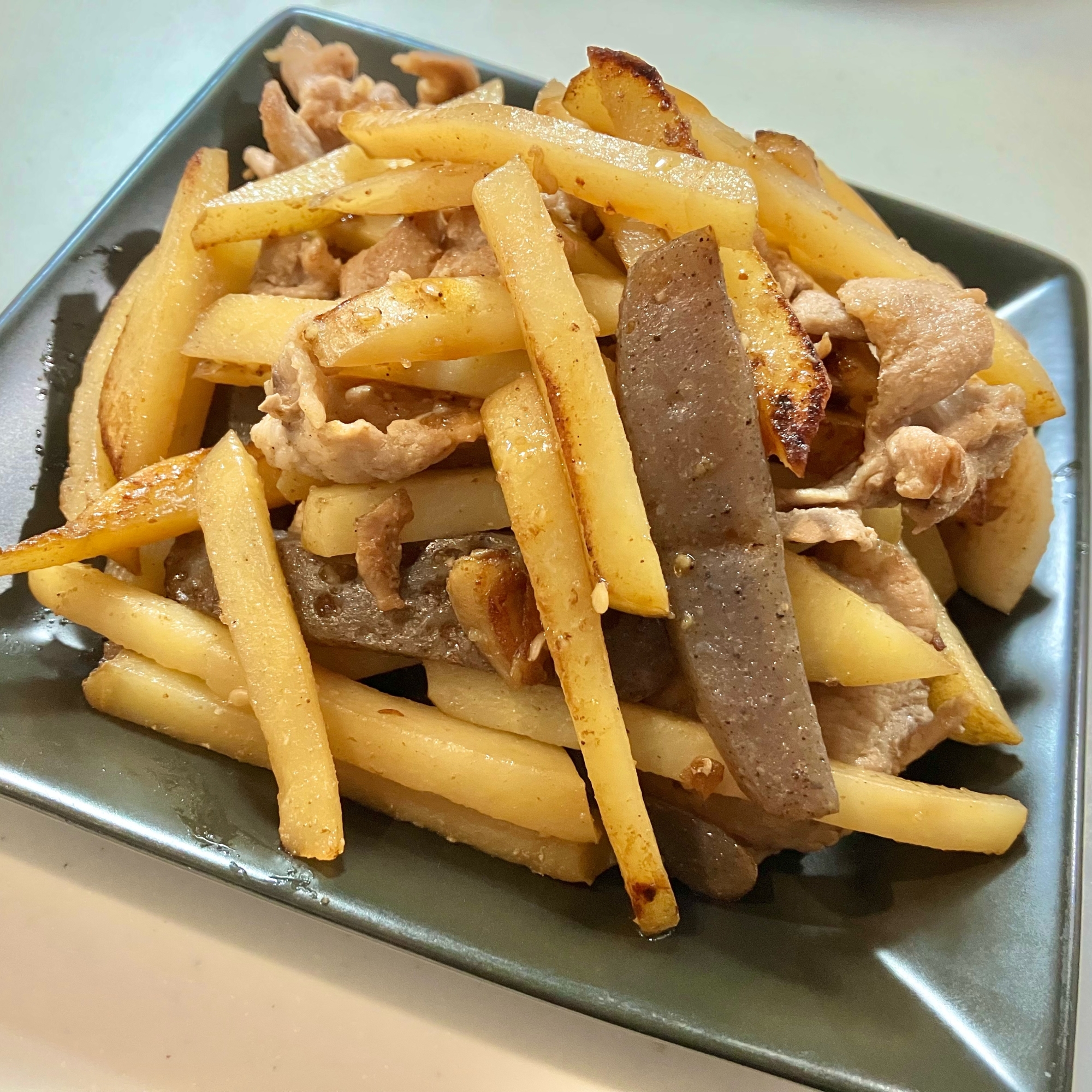 食欲そそる!豚肉とジャガイモのこってり炒め