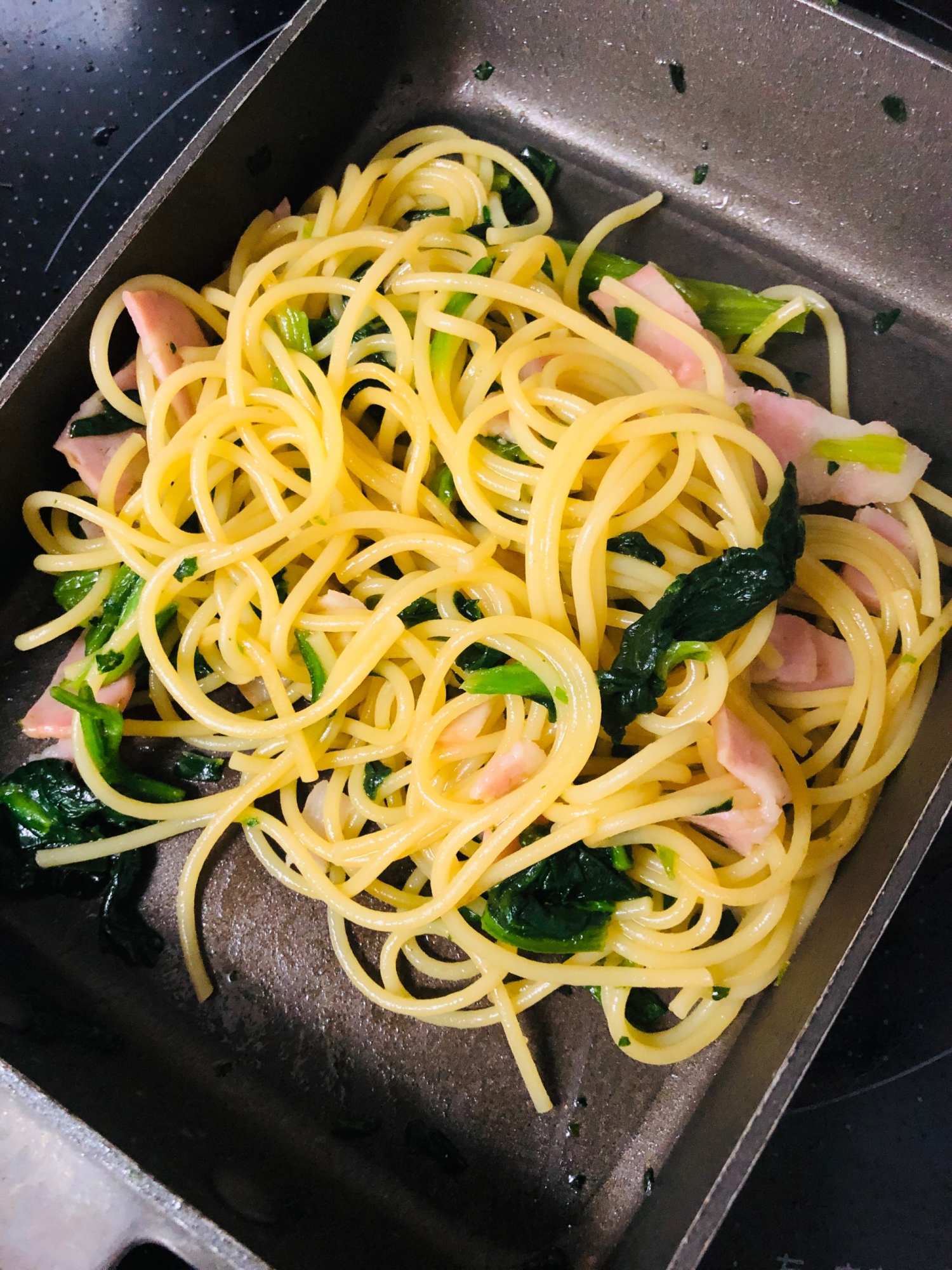 余ったパスタで☆ほうれん草とベーコンの和風パスタ