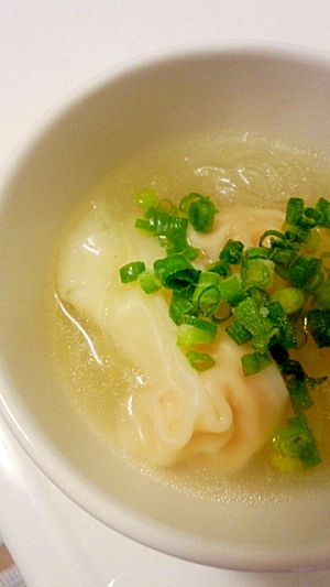 ワンタンと春雨の中華スープ