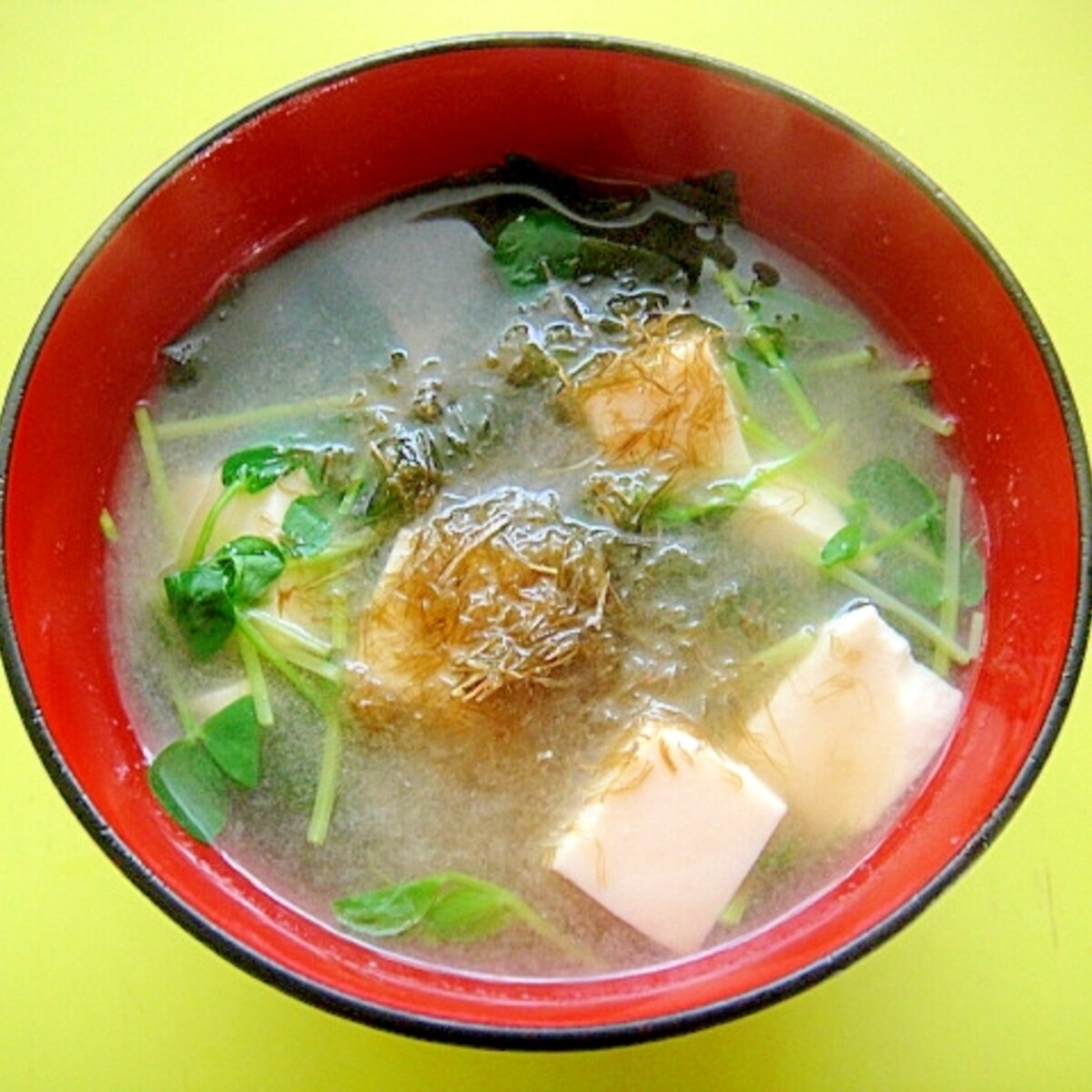 とろろ昆布乗せ 豆腐とわかめ豆苗の味噌汁 レシピ 作り方 By Mint74 楽天レシピ とろろ昆布乗せ 豆腐とわかめ豆苗の味噌汁 レシピ 作り方 By Mint74 楽天レシピ