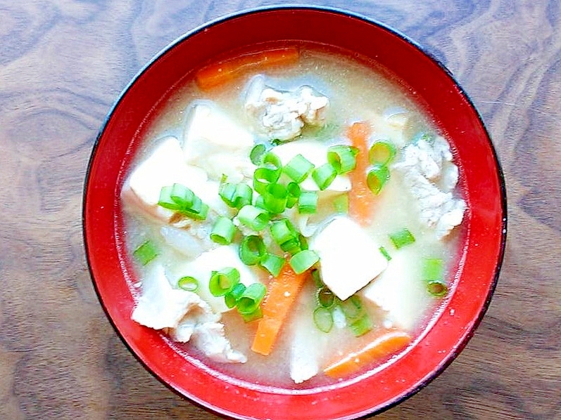 豆腐と豚肉と玉ねぎの味噌汁