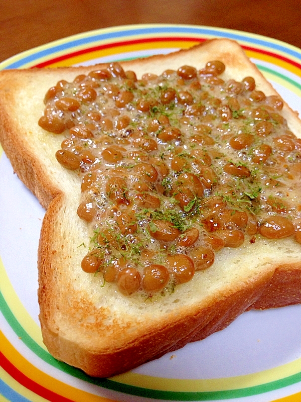 納豆と青のりのピリ辛トースト