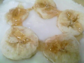 今日の朝ごはんはバナナヨーグルトとトーストでした。おいしかったです。