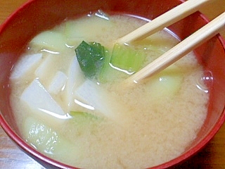 長芋とチンゲン菜の味噌汁