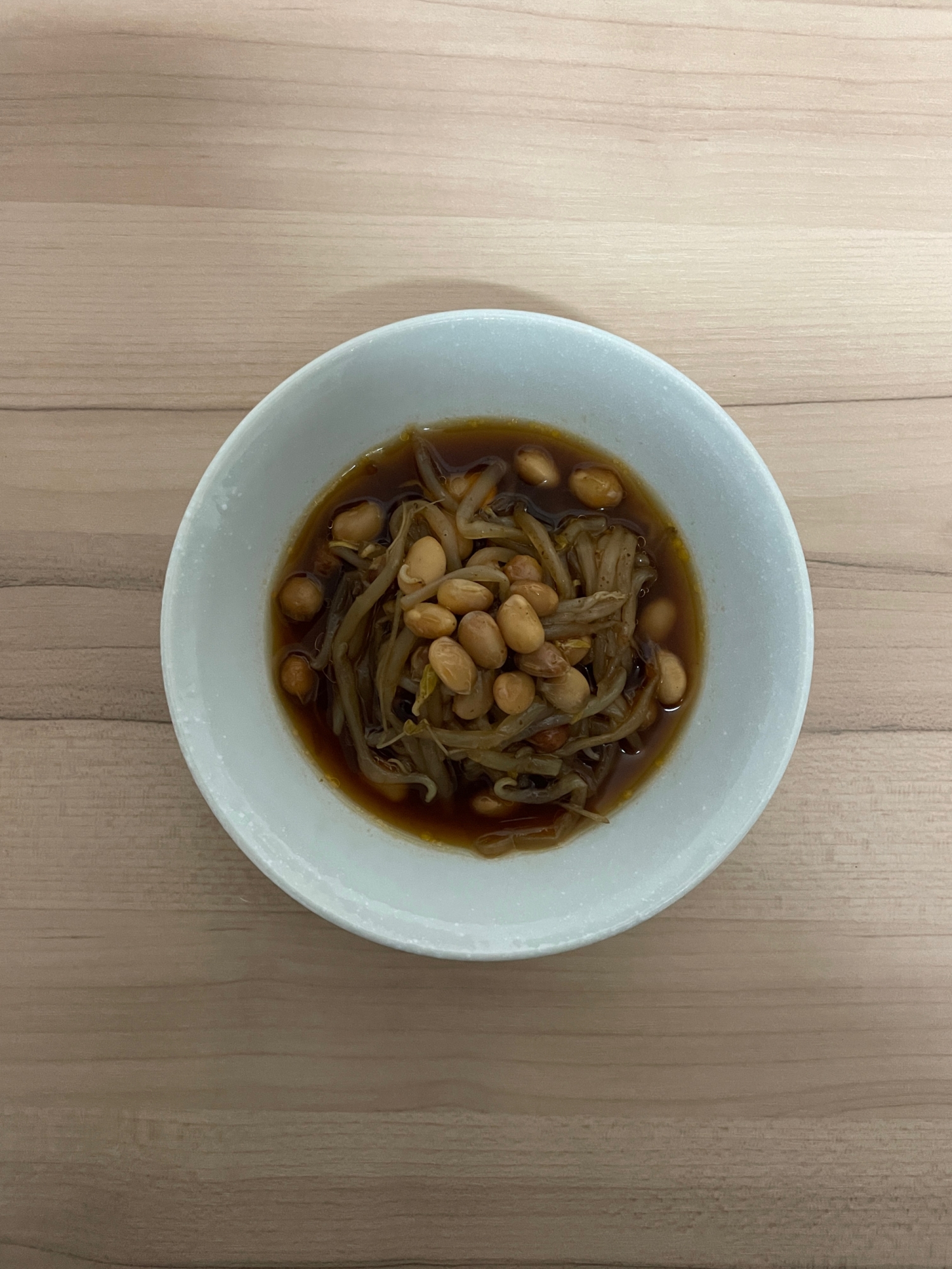 緑豆もやしと大豆の八丁味噌煮