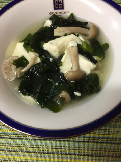 ワカメと白菜の中華スープ