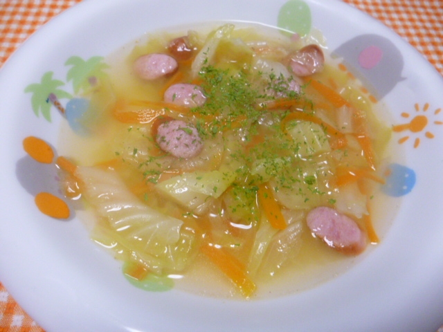 野菜とウインナーのスープ