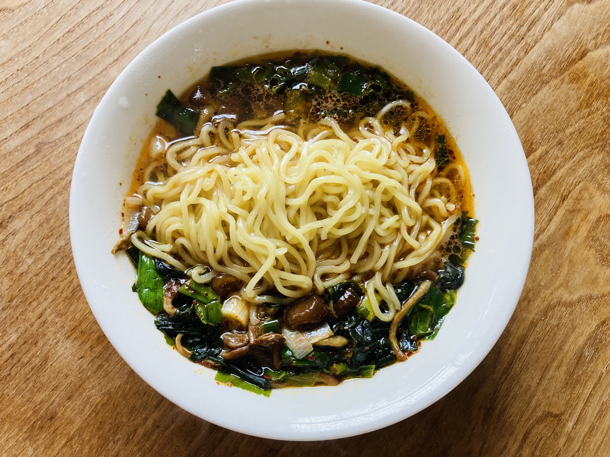 ニラとなめこのラーメン