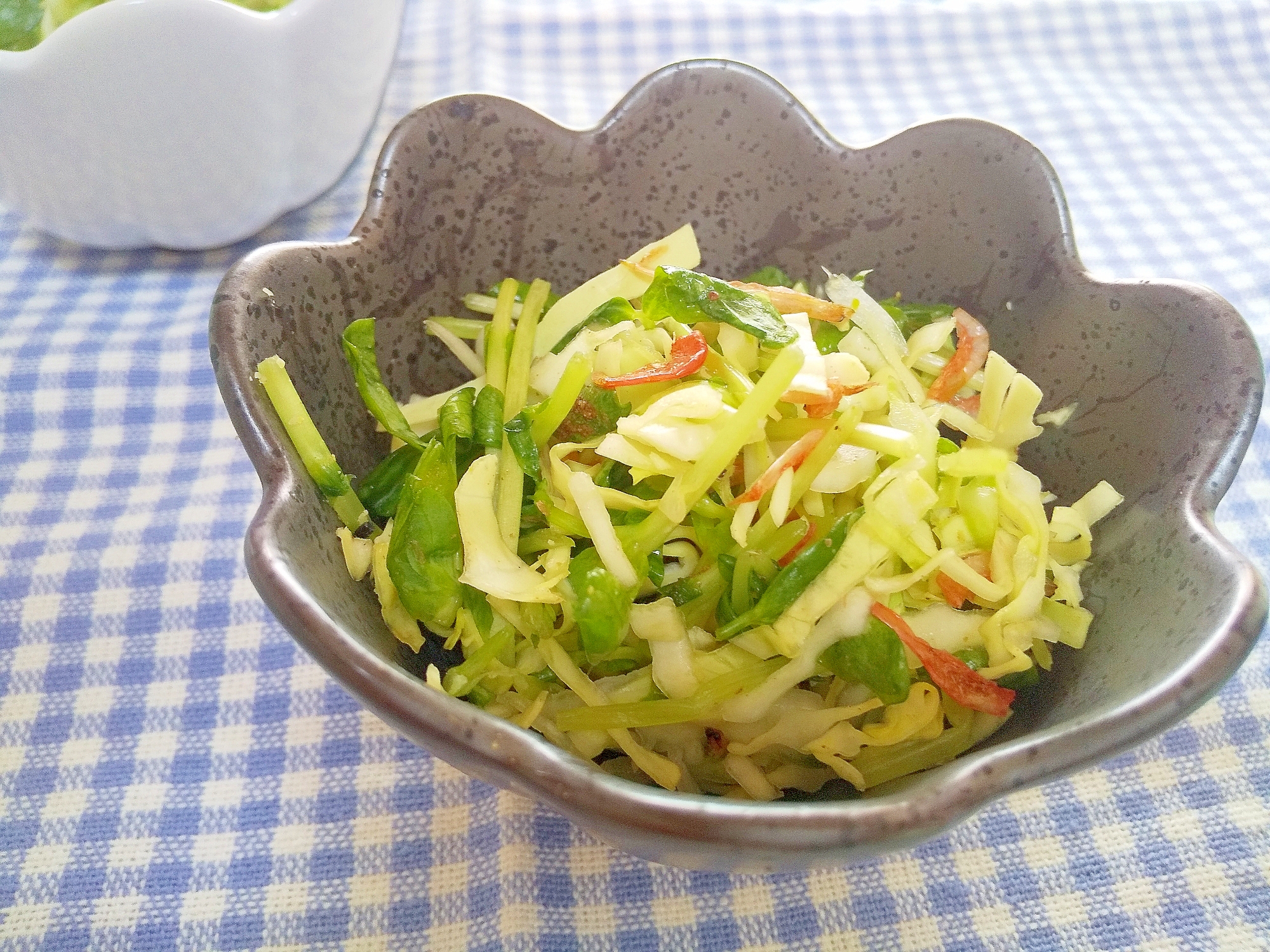 五香粉香る♪キャベツと豆苗の干しえび和えサラダ