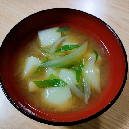 ほくほく♪じゃが芋と玉葱味噌汁