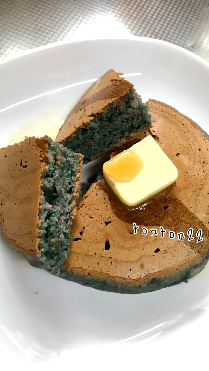 緑に変色する紫いも入りホットケーキ☆