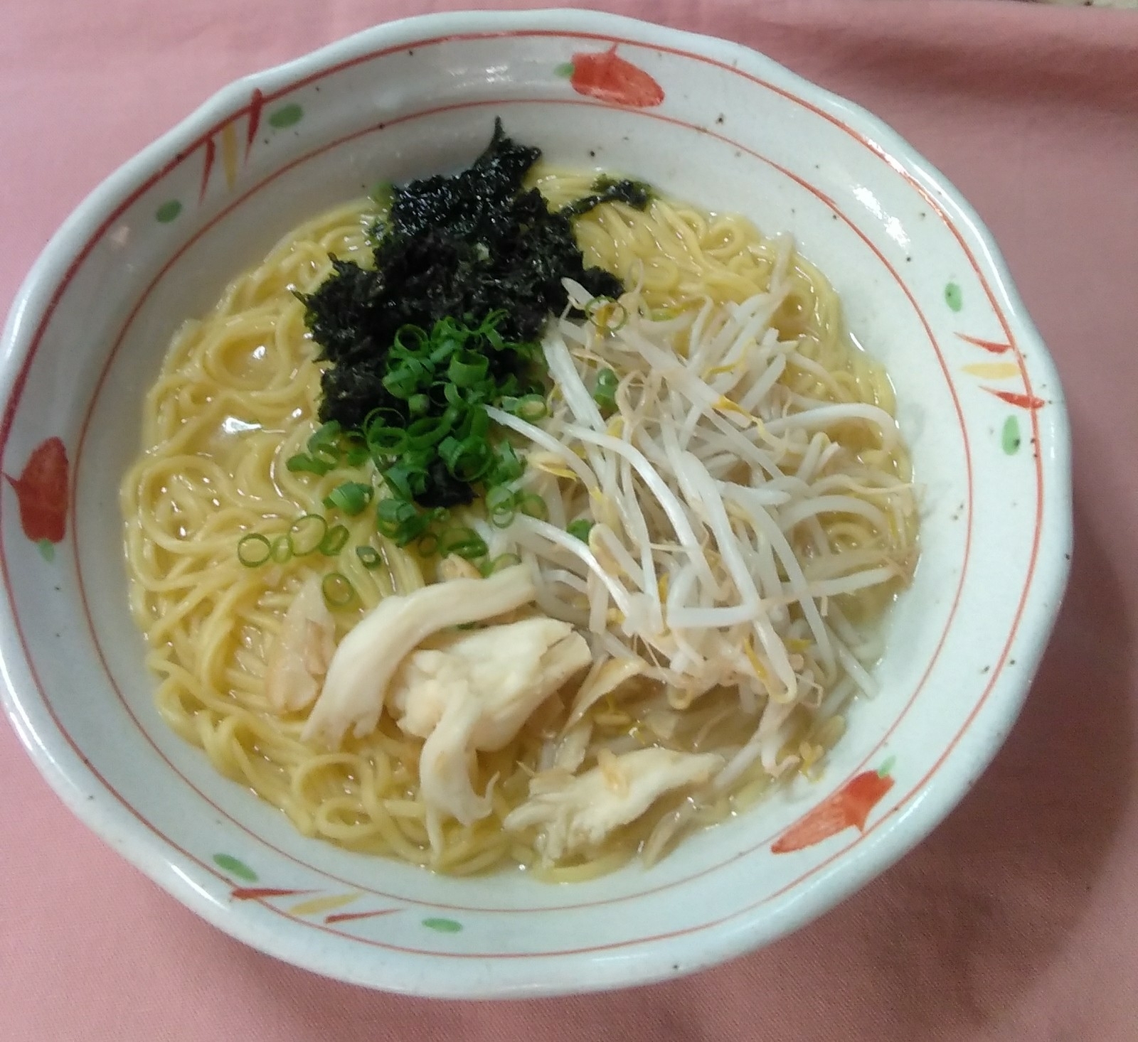 白舞茸と焙煎ばら海苔入りラーメン