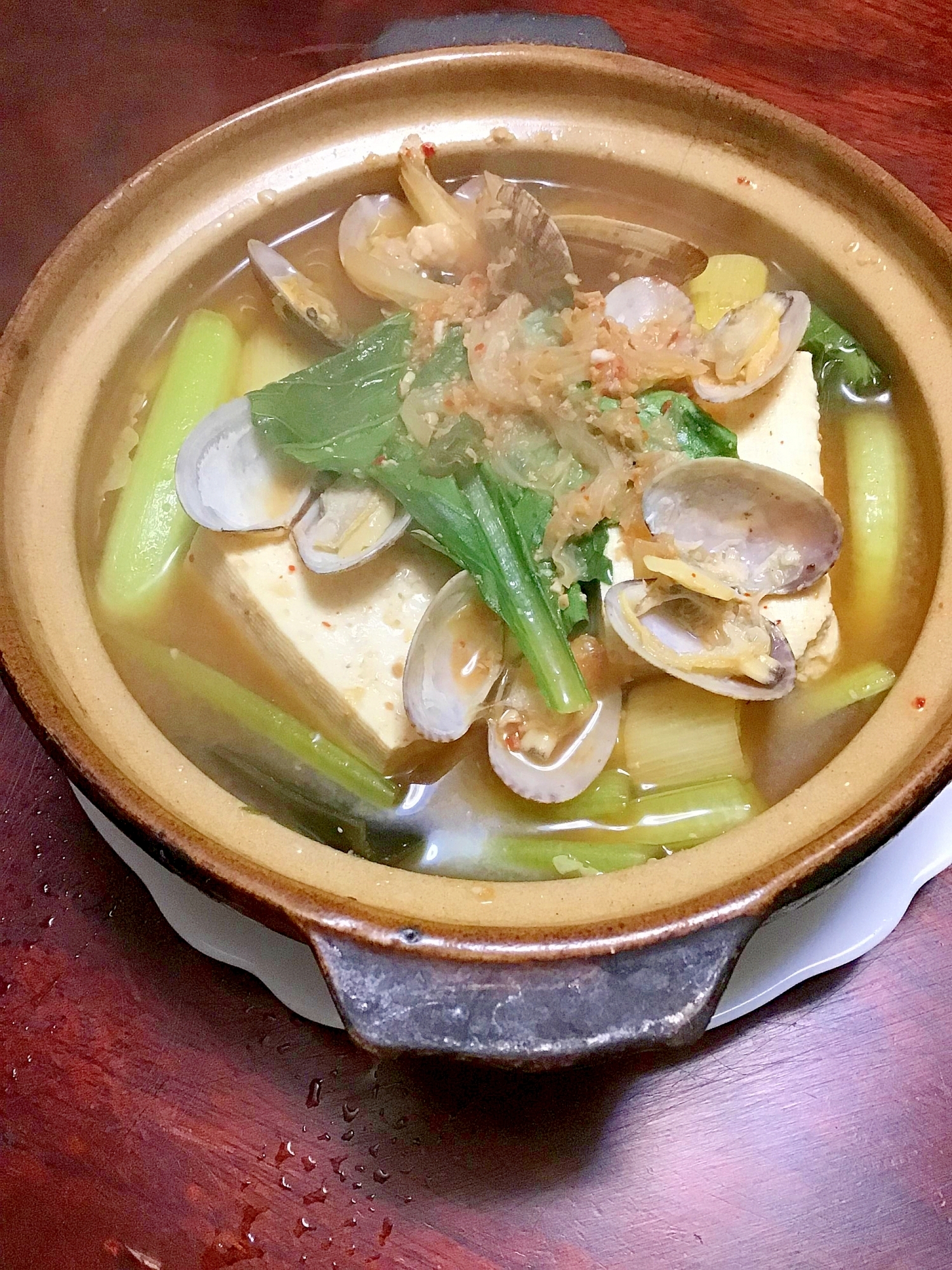 アサリの味噌湯豆腐鍋。