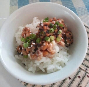 ごま塩で味付け　❤ねぎたま納豆雑穀ご飯❤