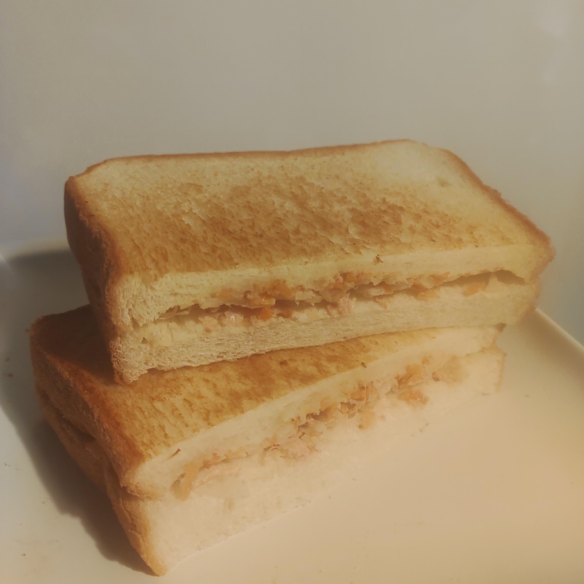 セロリ、にんじん、ホットツナサンド