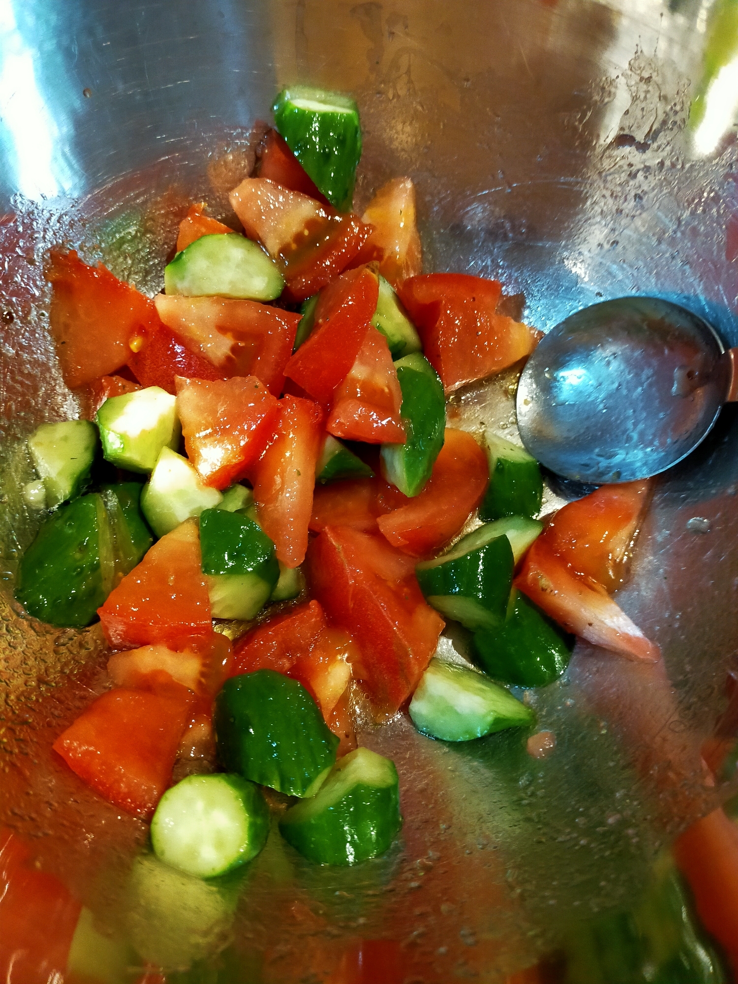 減塩!トマトときゅうりのマリネ